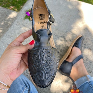 Huarache sandals, Mexican sandals sunflower. Leather sandals. Huarache Sandal. boho shoes. Mexican Huaraches. Leather huarache for women.