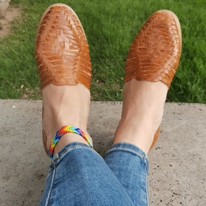 Sandales Huarache femmes, huarache mexicaine faite à la main, sandales en cuir, sandale femme confortable, chaussures mexicaines en cuir véritable image 8