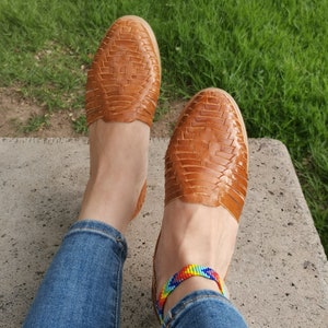 Sandales Huarache femmes, huarache mexicaine faite à la main, sandales en cuir, sandale femme confortable, chaussures mexicaines en cuir véritable image 9