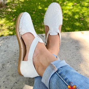 Huarache sandals, Mexican sandals sunflower. Leather sandals. Huarache Sandal. boho shoes. Mexican Huaraches. Leather huarache for women.
