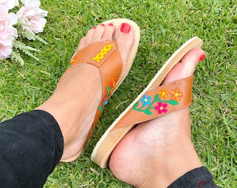 Mexican Leather Sandals with Embroidered Flowers Women, Leather Huarache sandals Handmade, Boho Shoes, women shoes, Summer Women Flip Flop