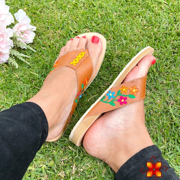 Mexican Leather Sandals with Embroidered Flowers Women, Leather Huarache sandals Handmade, Boho Shoes, women shoes, Summer Women Flip Flop