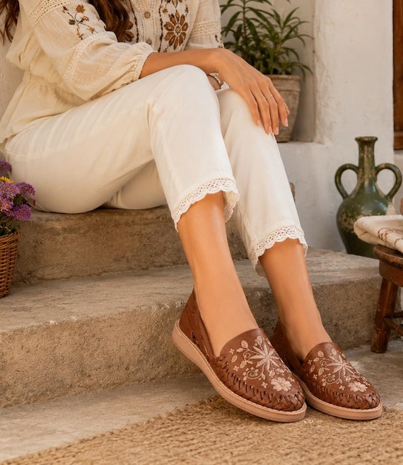 Mexican leather sandals comfortable flower embroidery, Huarache sandals women, Mexican shoes, huaraches women, boho, leather shoes, flats Mexican leather sandals comfortable flower embroidery, Huarache sandals women, Mexican shoes, huaraches women, boho, leather shoes, flats