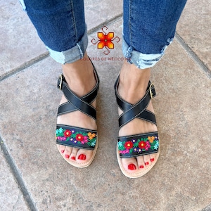 Huarache Sandal, Mexican sandals, embroidered shoes flowers, Leather Shoes women, leather sandals Mexican Style, womens shoes, more colors