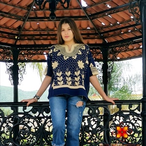 Mexican blouse.  Embroidered blouse. Boho blouse. Huipil. Handmade blouse.  Mexican style blouse. floral blouse