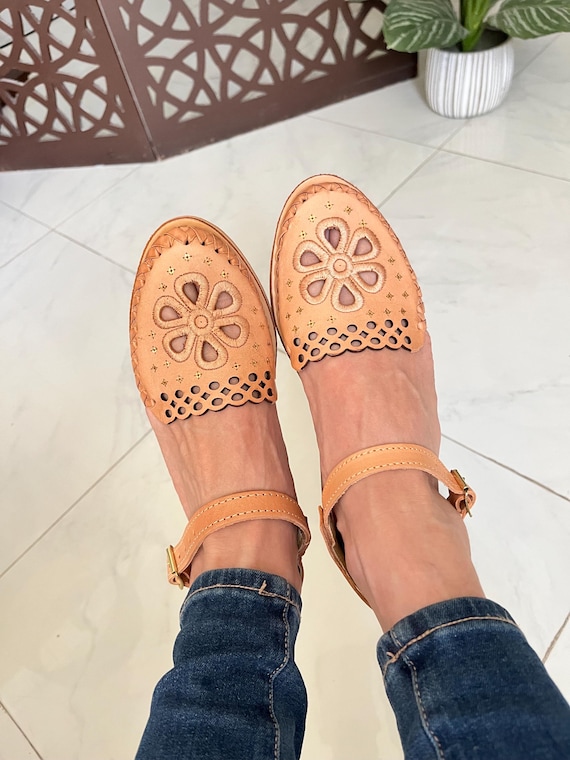 Comodi sandali messicani in pelle con ricami floreali, sandali