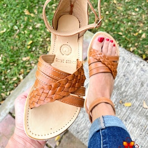 Huarache sandals, Mexican sandals for women, Leather Mexican Shoes, leather sandals women, Mexican huarache sandals, leather shoe bracelet