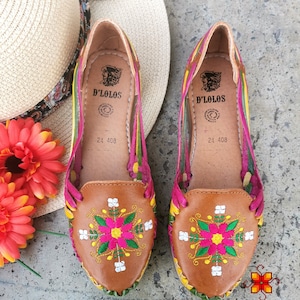 Mexican huaraches sandals flower embroidered, Mexican shoes, Leather Sandals, leather shoes women, boho shoes, flats handmade, handmade shoe