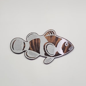 Clown Fish Metal Art: Rustic Wood Wall Hanging