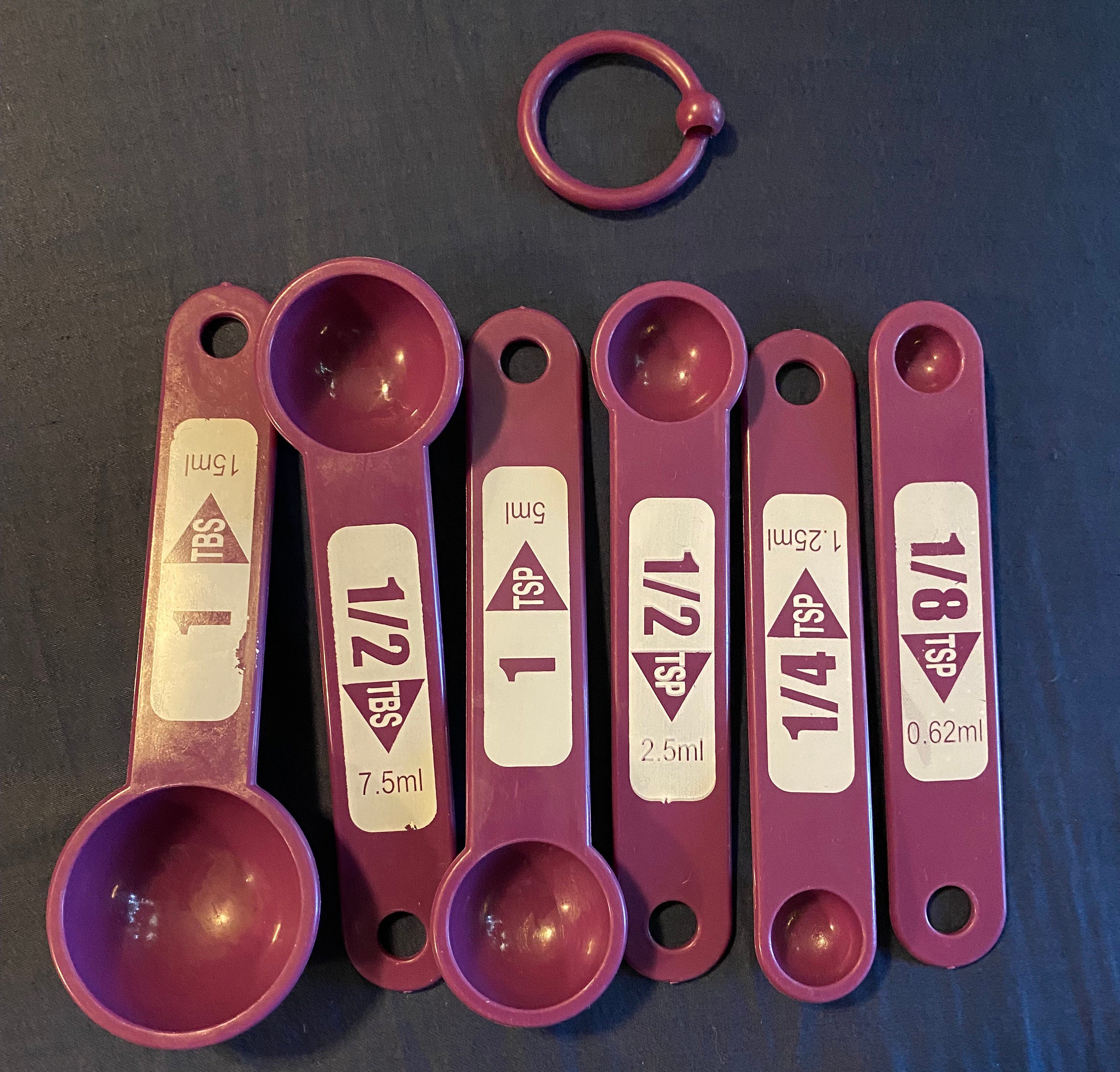 Vintage Betty Crocker 6 Piece Purple Measuring Spoon Set 