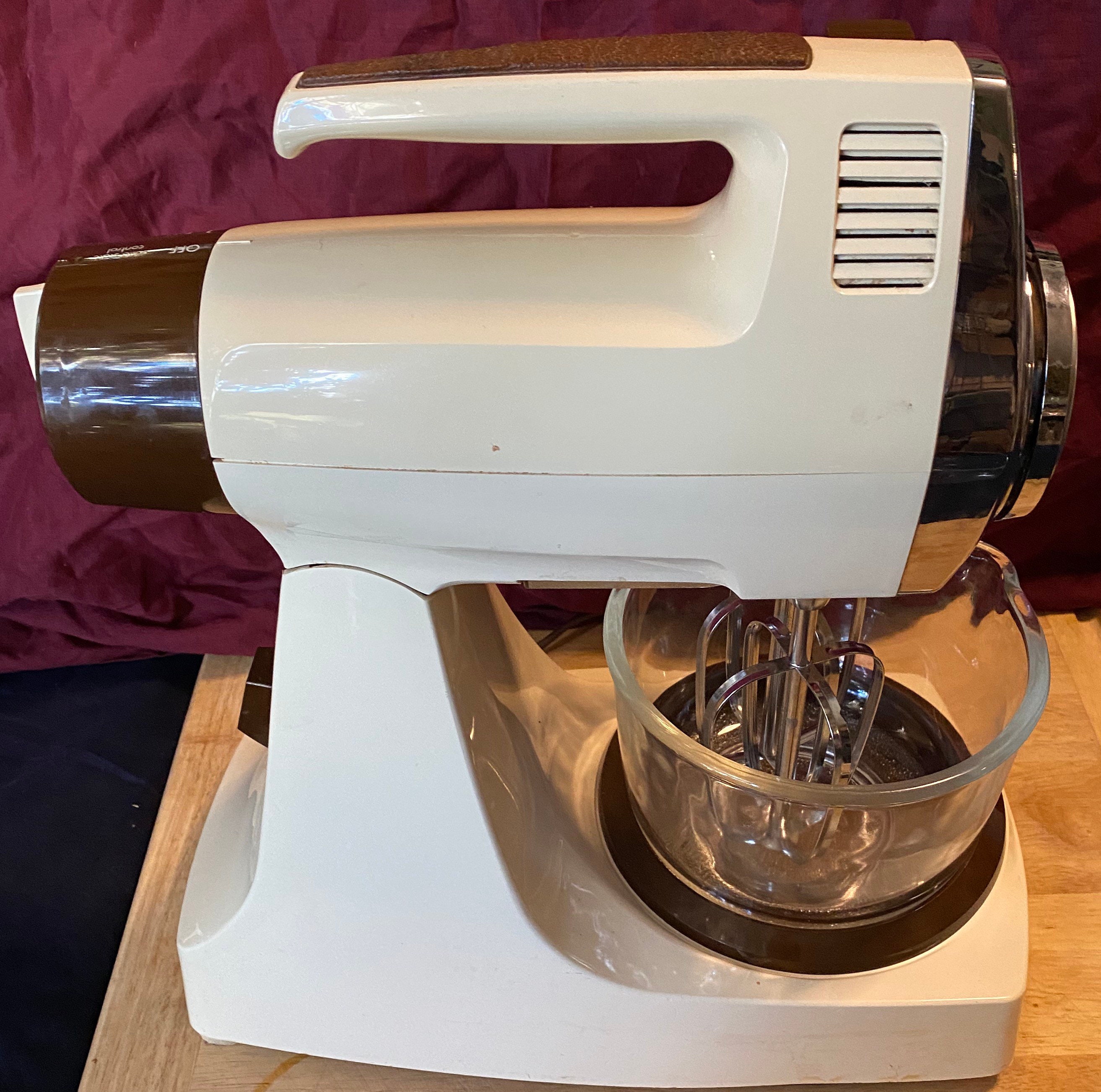 Vintage Sunbeam Mixmaster Power Plus 12 Speed Mixer With Small -   Finland