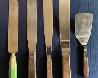 Assorted vintage & antique spatulas