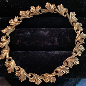 Vintage mid century gold tone leaf scroll 17 inch choker