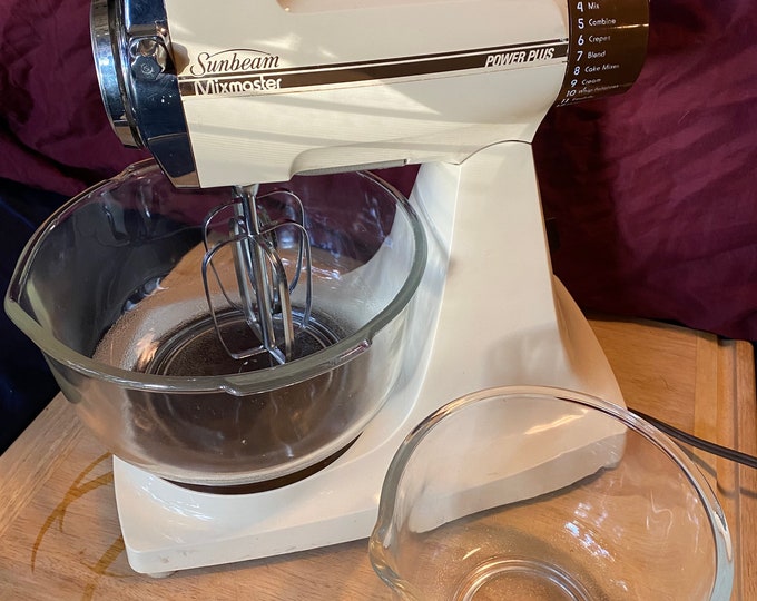 Vintage Sunbeam Mixmaster Power Plus 12 Speed Mixer With Small & Large