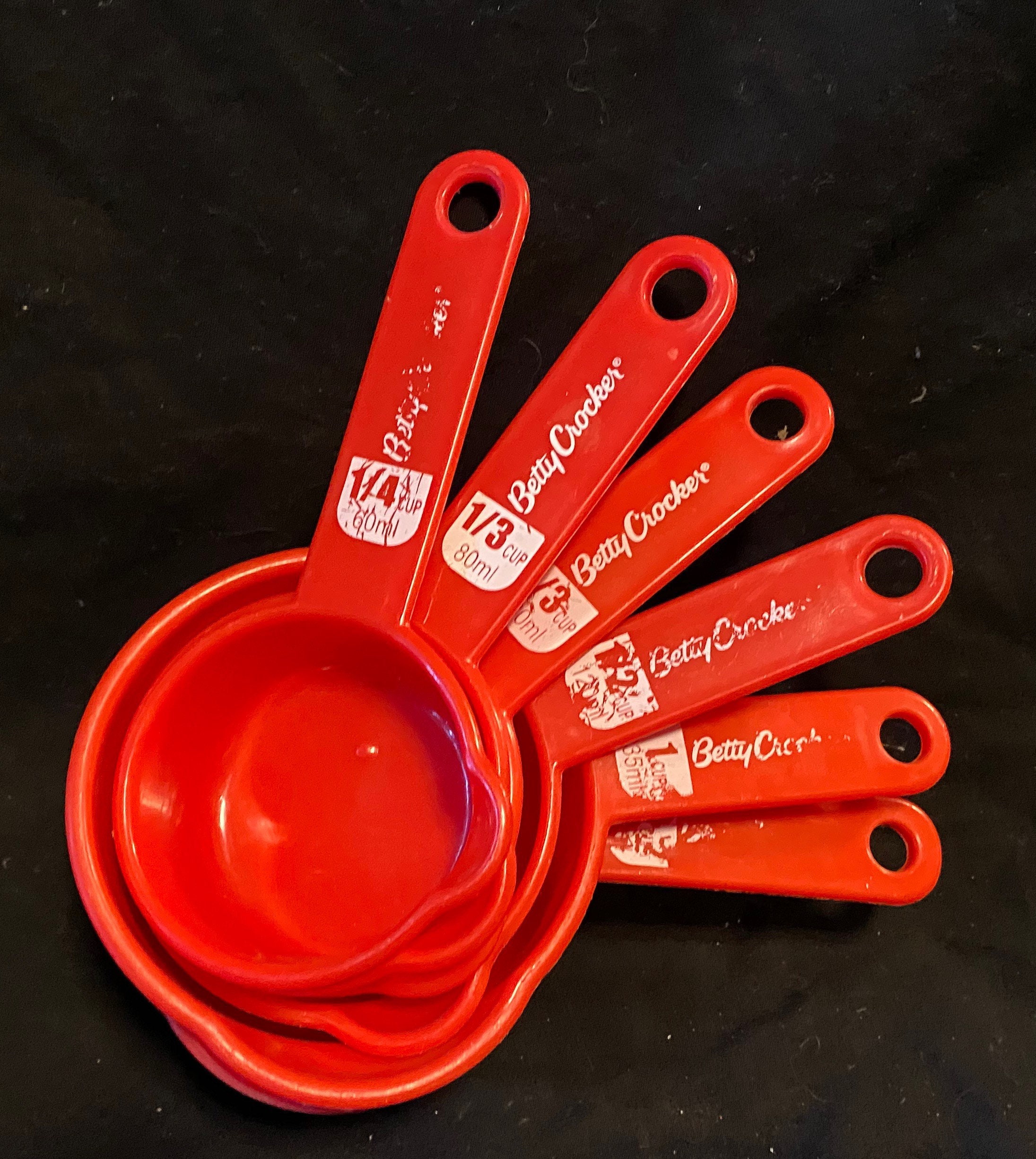 Betty Crocker Nesting Measuring Cup Set Red 1, 1/2, 1/3, 1/4 cup (A)