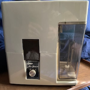 Vintage Oster Juice Extractor Automatic juicer with pulp separator