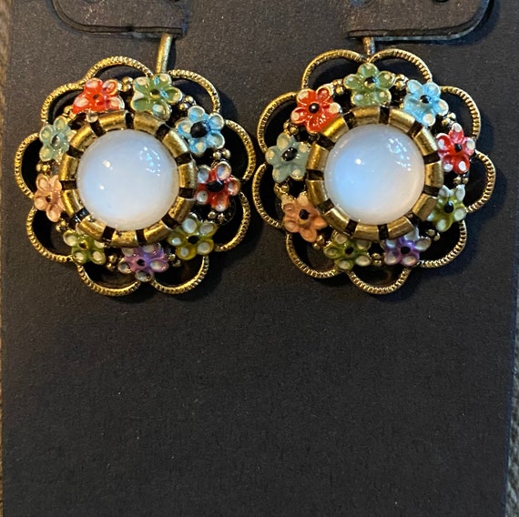 Assorted mid century clip on earrings, assorted styles View 4