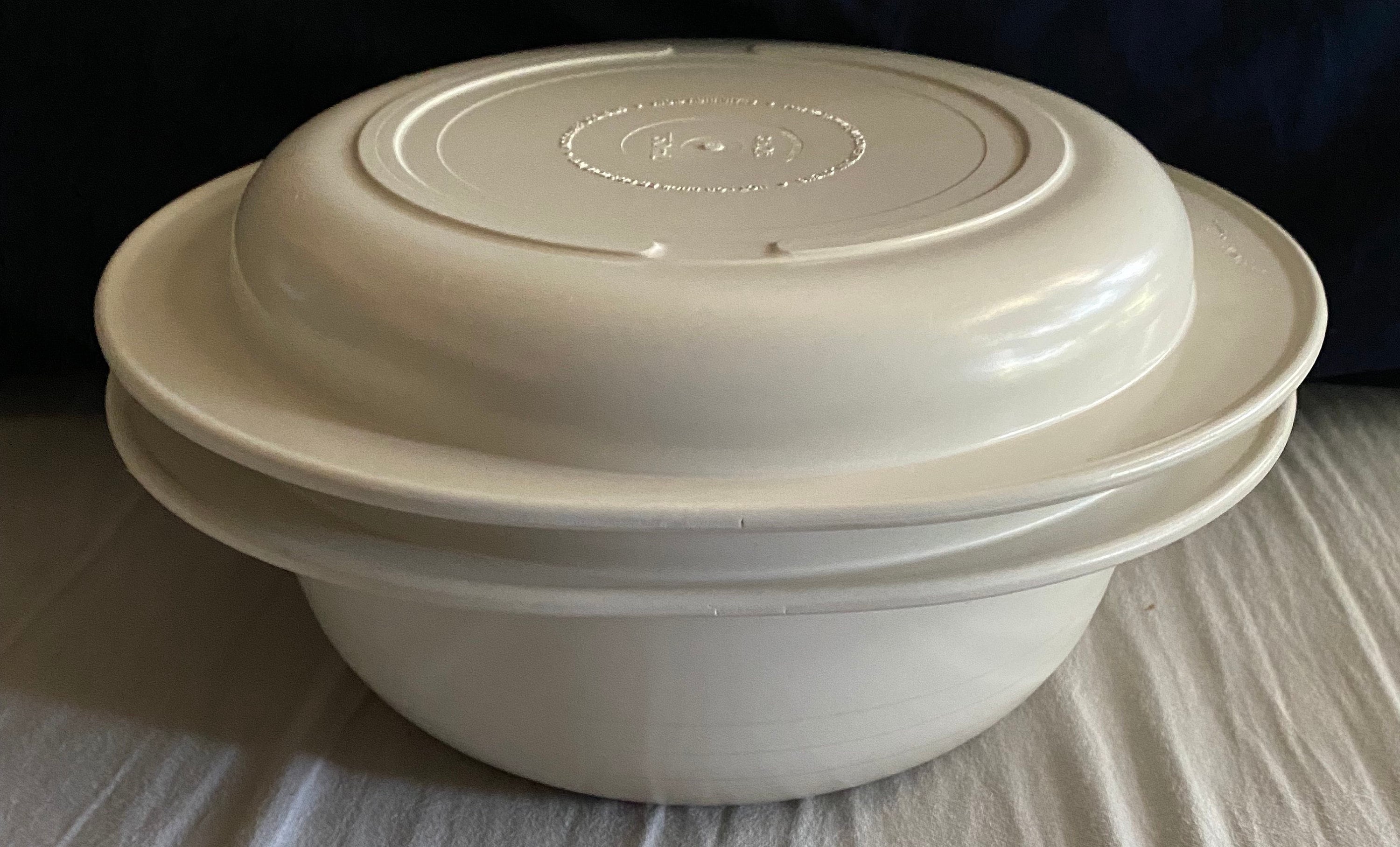 Vintage Tupperware Ultra 21 Oven/microwave 2 Quart Covered
