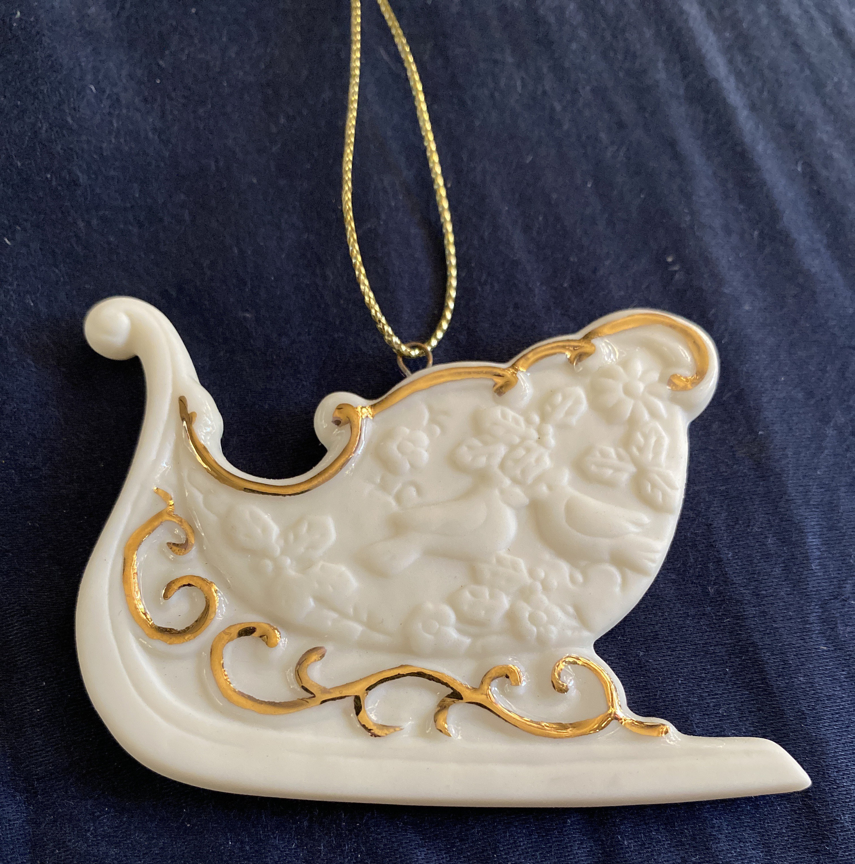 Coffret 3 Ornements De Noël Porcelaine Dorée : Traîneau, Couronne, Ange