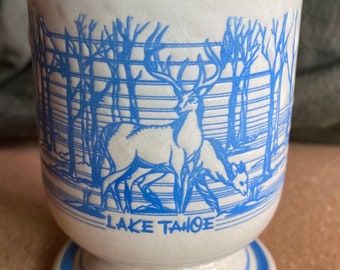 tasse sur pied en grès vintage de 8 onces avec motif de forêt de cerfs et de biches du lac Tahoe