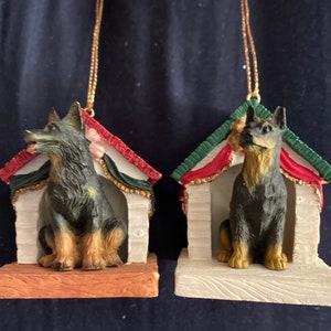 Adornos navideños de resina fundida con forma de perro pastor alemán GSD vintage en 2 estilos