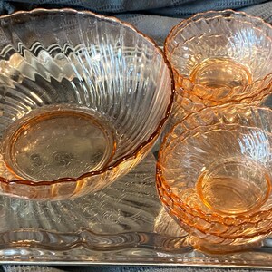 Lot De 2 Plats Creux Vintage Arcoroc Rosaline – Cristal D’Arques – Diamètre 27cm – Rose Torsadé