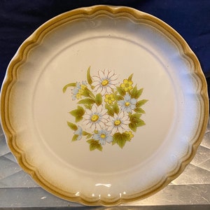 Vintage Manor House by Mikasa Corsage stoneware salad plate