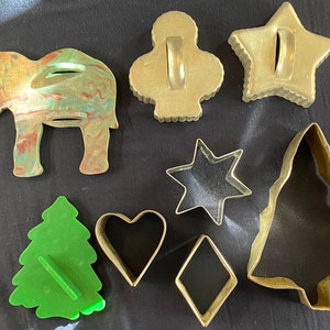 Vintage mixed set holiday aluminum & plastic cookie cutter set of (8)
