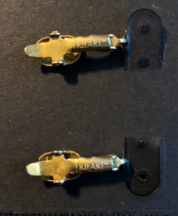 Vintage Trifari gold tone and enamel clip on earr… - image 2