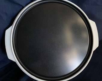 Vintage 10.5 inch round microwave nonstick grill pan