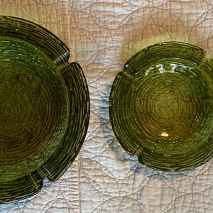 Vintage Anchor Hocking Avocado green 3 piece nesting ashtrays Soreno pattern