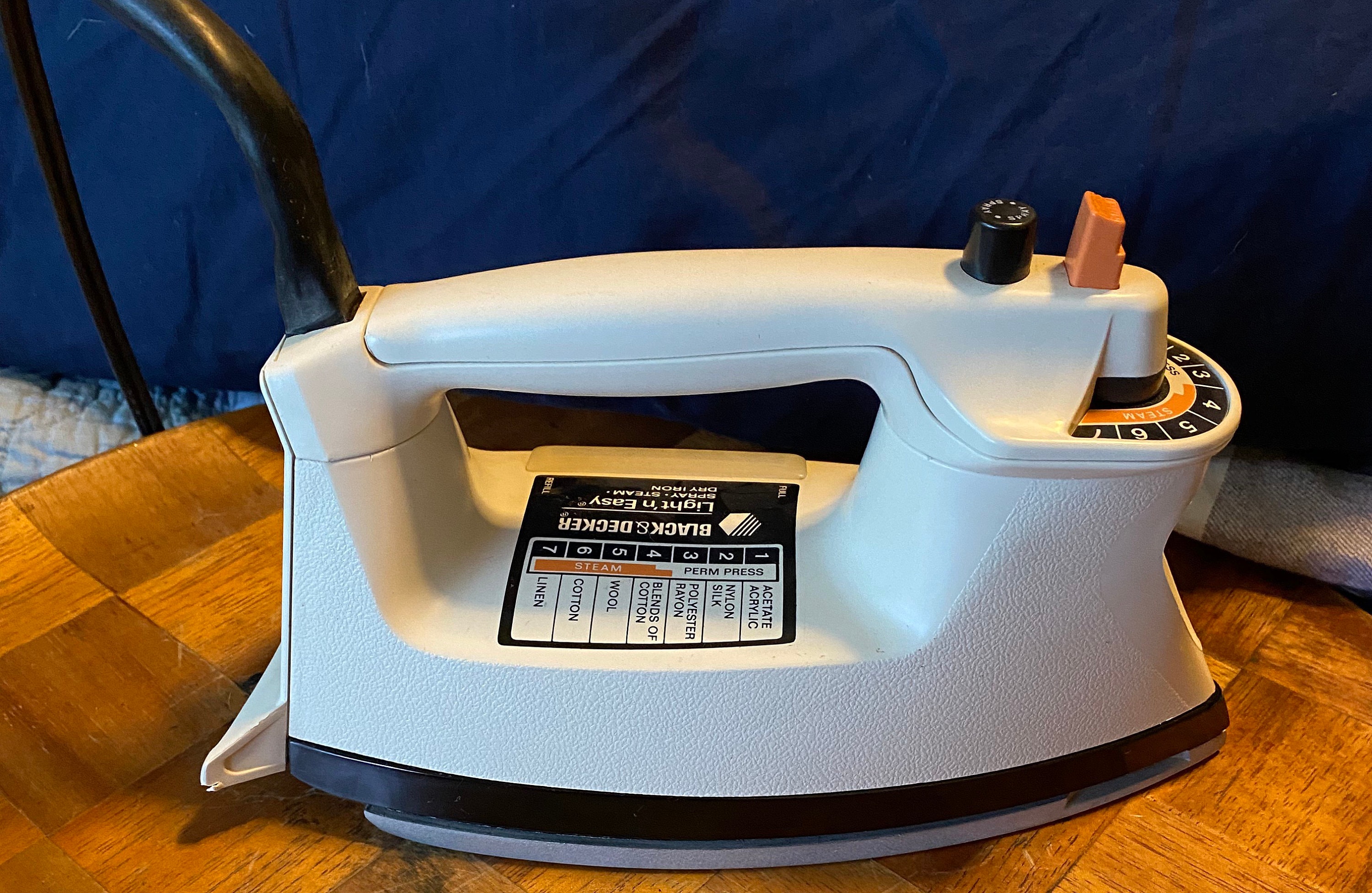 Vintage Black & Decker Light n Easy Spray, Steam and Dry Iron 