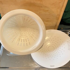 Vintage XL Tupperware 2 piece footed colander set