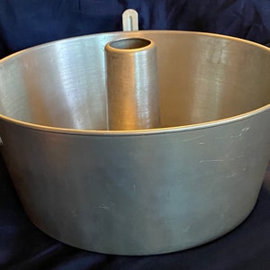 Vintage 2 Teiliges Aluminium 9 zoll Engel Essen Kuchenform mit kühlenden Füßen