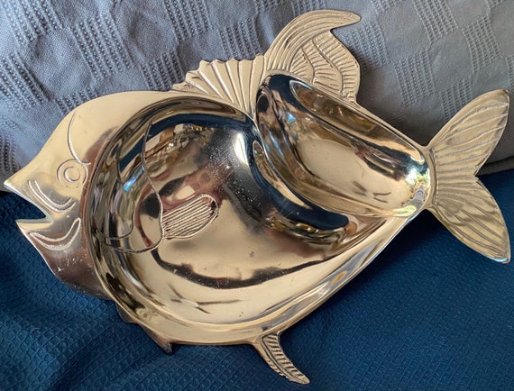 Vintage cast aluminum 21 inch divided fish shaped serving tray