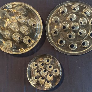 Vintage sortierte Glasblumenfrösche aus der Mitte des Jahrhunderts 3-5 &quot;Durchmesser; offener Vorrat
