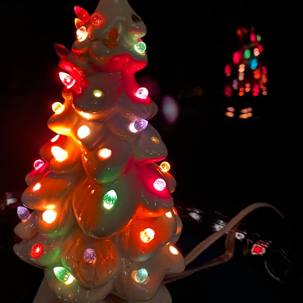 1978 vintage céramique blanche allumer 7 1/2 « arbre de Noël avec base en étoile