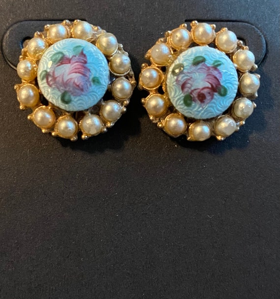Assorted mid century clip on earrings, assorted styles View 2