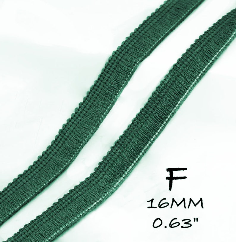 K&ouml;nnte beinhalten: Gr&uuml;ner Besatz mit Fransen-Detail. Der Besatz ist 16 mm oder 0,63 Zoll breit.