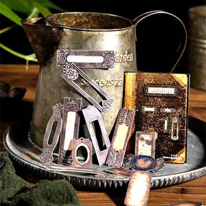20 etiquetas adhesivas grunge, de imitación de metal, estilo vintage, para diarios, álbumes de recortes, tarjetas y planificadores.