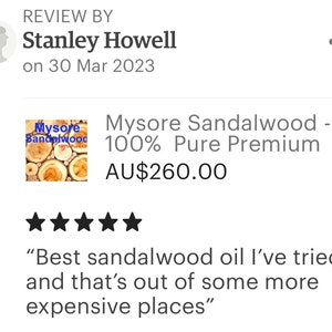 Op de afbeelding: Vijf sterren review voor Mysore Sandelhout 100% Pure Premium olie, geprijsd op AU$260,00. De review luidt: "Beste sandelhoutolie die ik ooit heb geprobeerd, en dat is uit een aantal duurdere bronnen."
