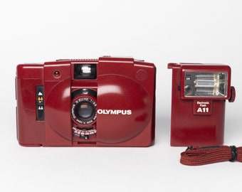 Olympus XA2 RED — rare vintage 35mm film camera, excellent lens, compact (film tested)