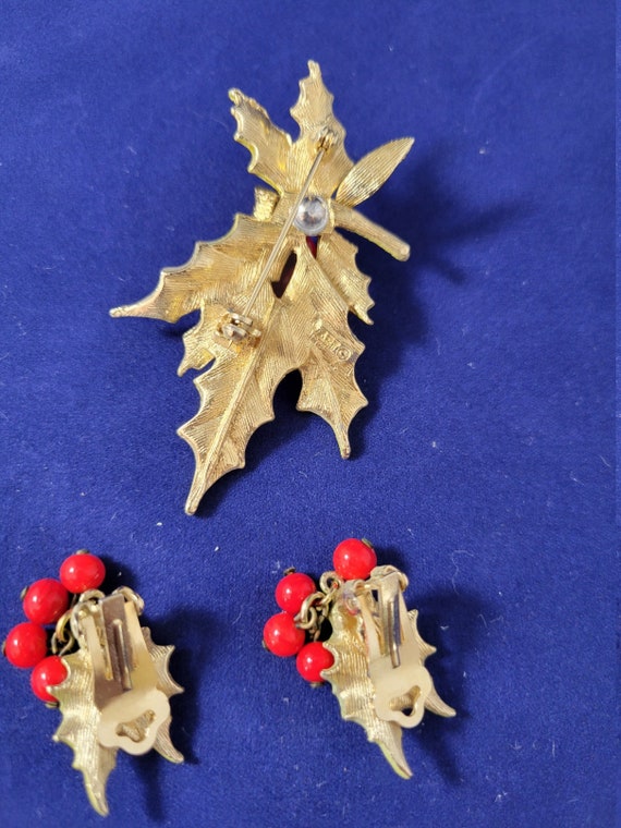 Holly & Berry Vintage Brooch and Earrings by ART … - image 2