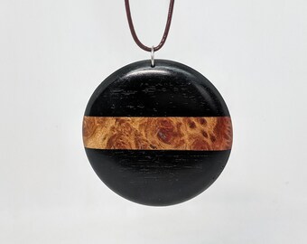 Collier en bois fait à la main
