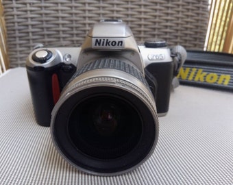 Nikon F65 film SLR camera body with zoom