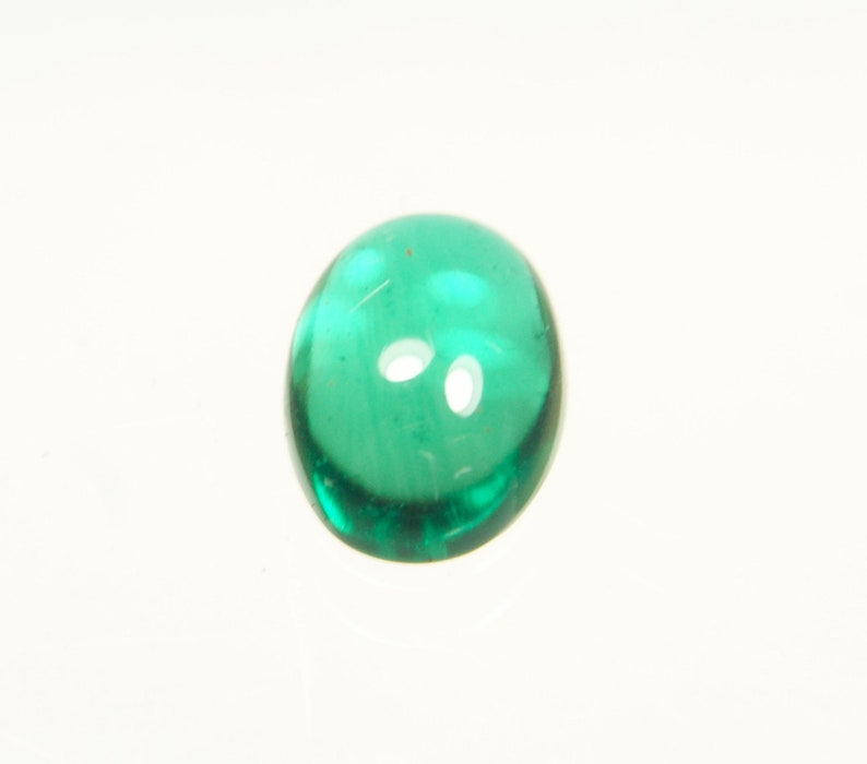Hydrothermal Emerald \u201cColumbian\u201d Type Oval Cabochon