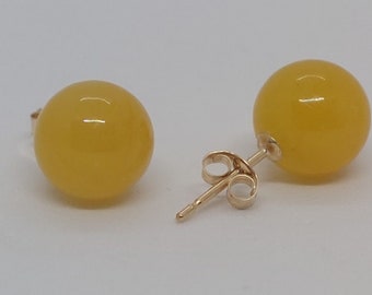 14K Yellow Gold 8mm YELLOW Jade Pendant and Earring,14K Yellow Gold chain. Vintage 14K yellow gold Jade Pendant and Stud Earring. JADE LOVER