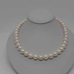 Weiße Süßwasserperlenkette: 14k Gelbgold, filigraner Verschluss, 45 cm