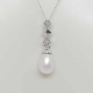 14K White Gold Freshwater Pearl & Diamond Pendant Necklace - 18&quot; Chain