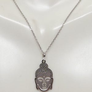 Colgante/collar de Buda chapado en rodio de plata .925. Rodio blanco. Cadena ajustable de 16 a 18 pulgadas. imagen 9